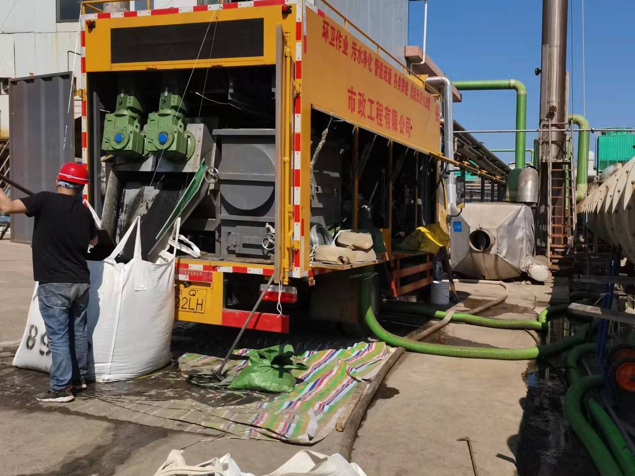 东宝淤泥压干处理